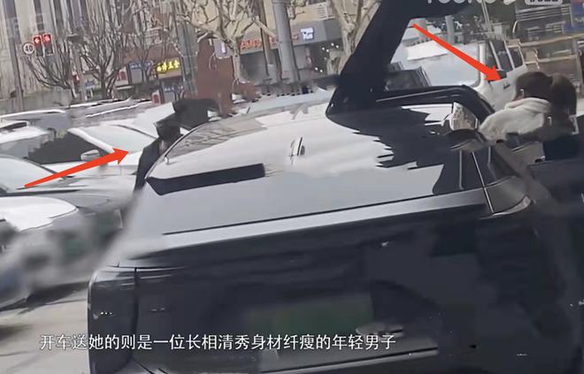 Selina离婚6年爆新恋情 甜挽小鲜肉回酒店