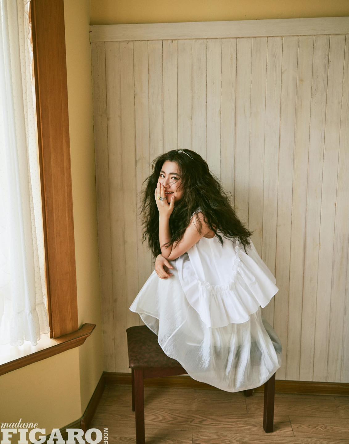 Selina离婚6年爆新恋情 甜挽小鲜肉回酒店