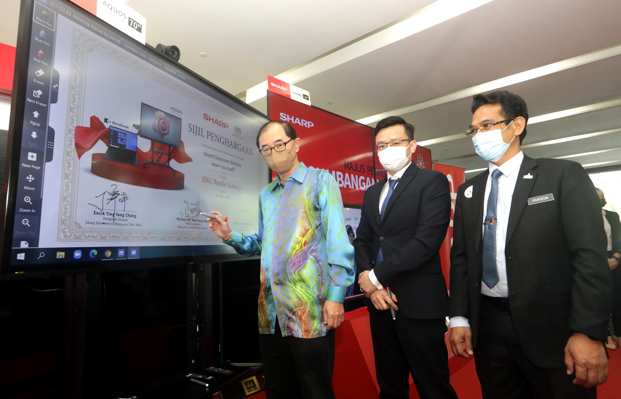 Sharp捐38万令吉电器给100所受灾雪彭学校