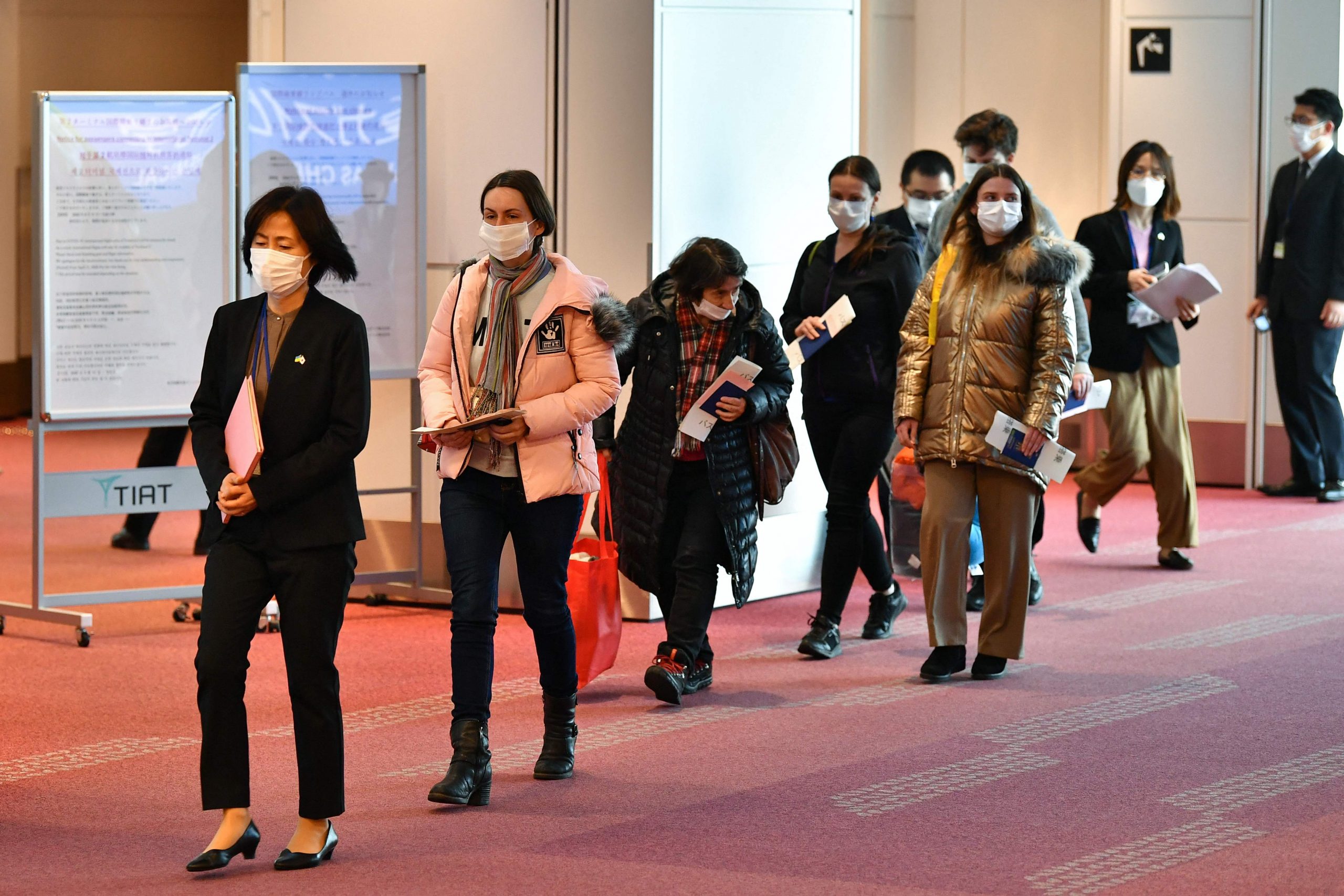 20名乌克兰“撤离者” 随日外相搭机抵达东京