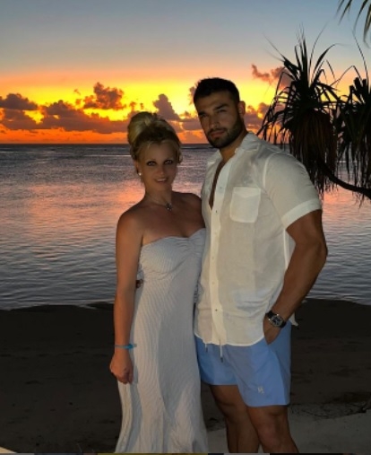 40碧妮自曝怀孕 将3度当妈