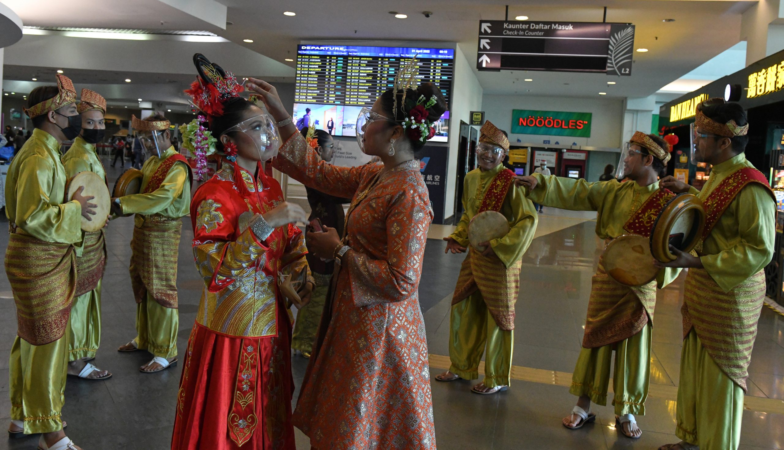 4月1日 机场 关卡满是激动 喜悦和眼泪