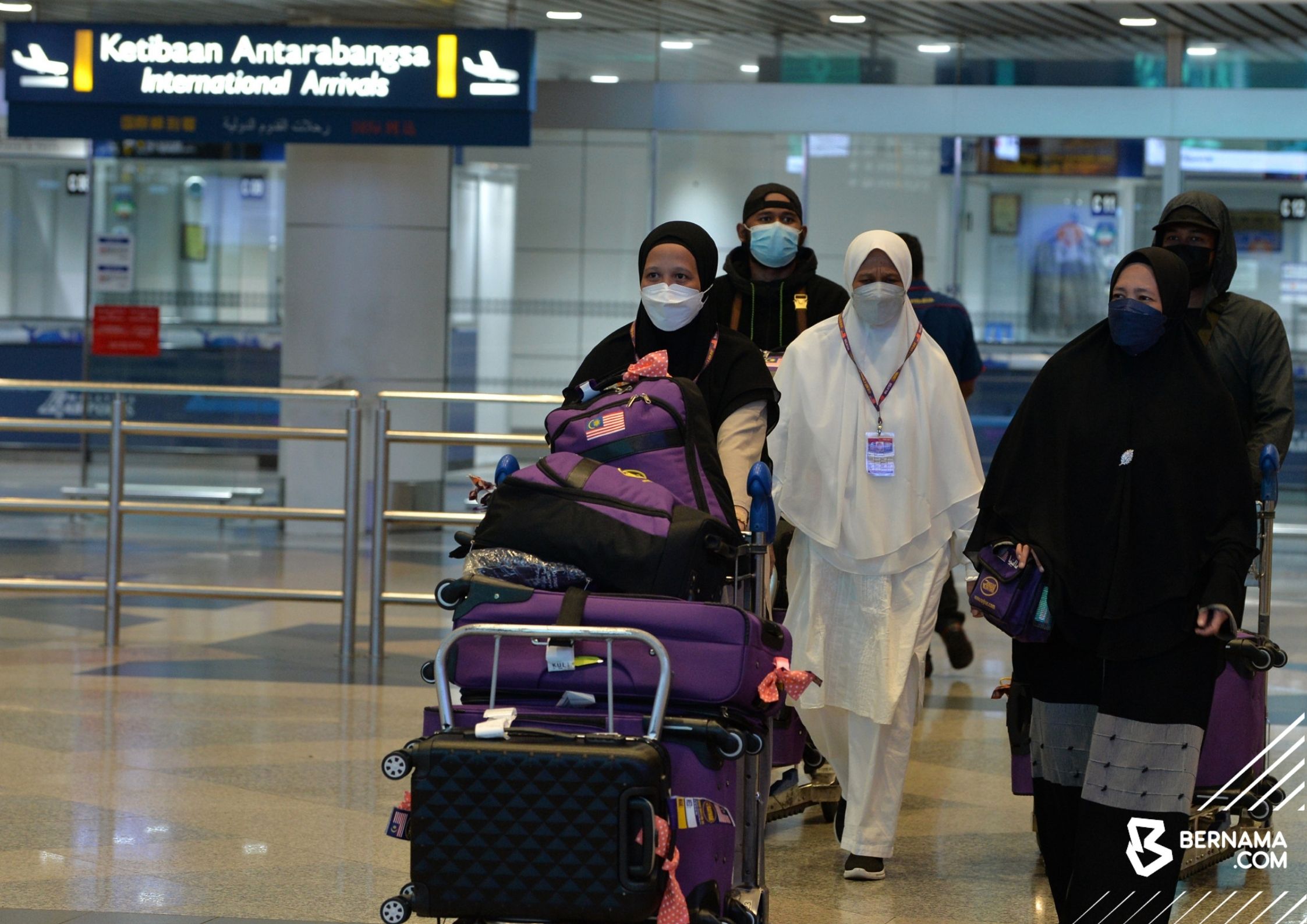 4月1日 机场 关卡满是激动 喜悦和眼泪