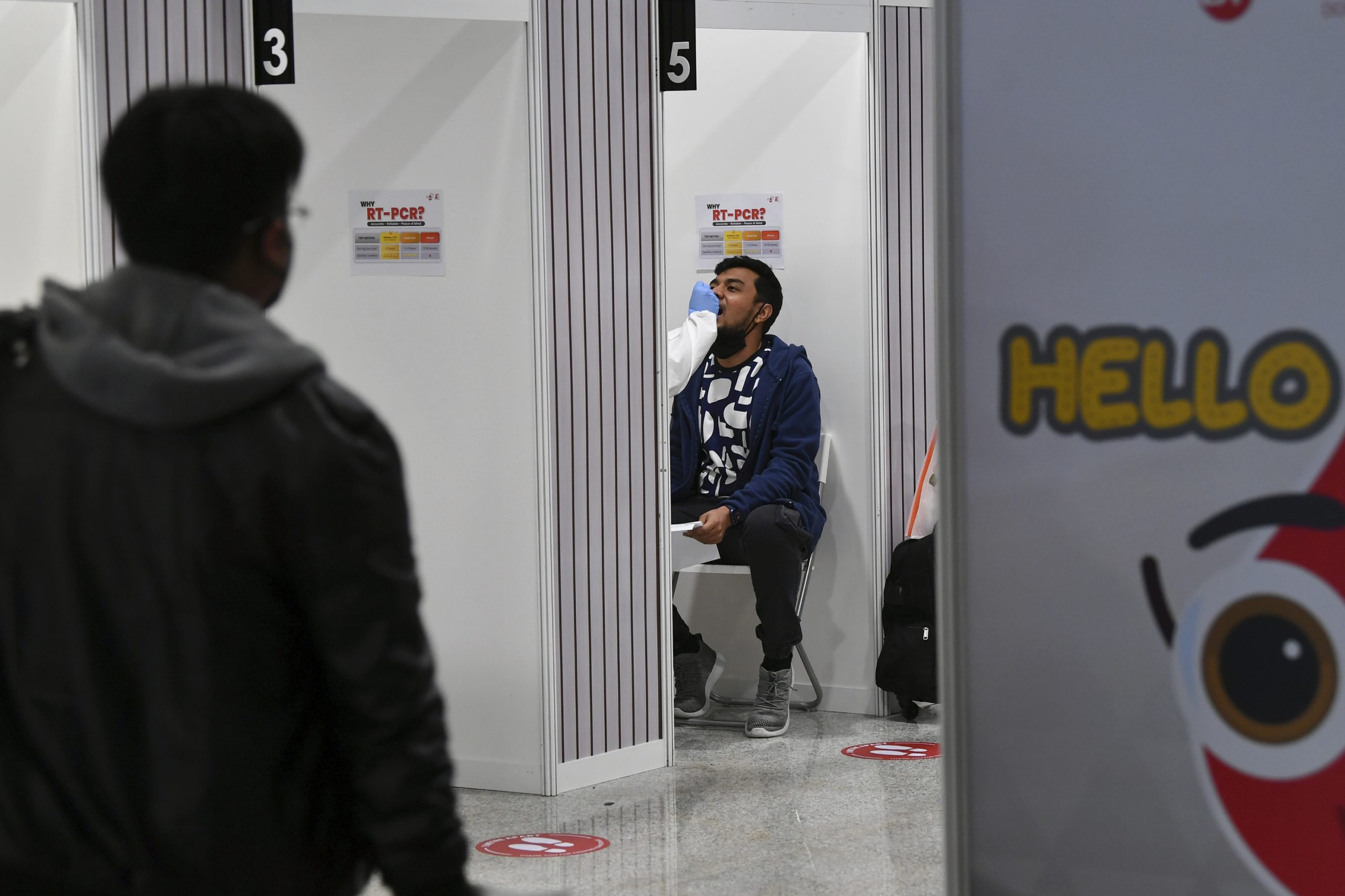 4月1日 机场 关卡满是激动 喜悦和眼泪