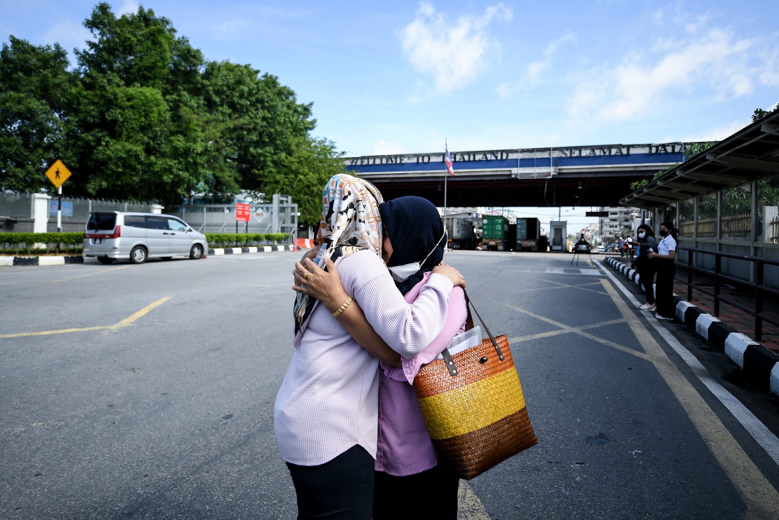 4月1日 机场 关卡满是激动 喜悦和眼泪