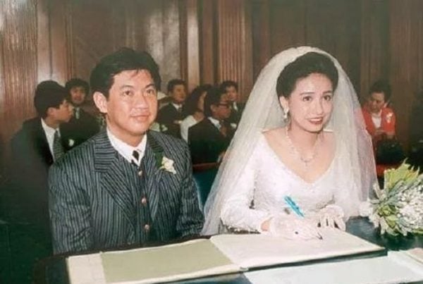 54岁吴婉芳素颜超冻龄 与次子同框似姐弟