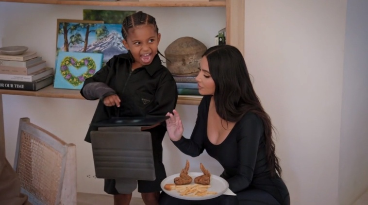 6岁儿滑平板跳出性爱影片 金卡黛珊泪崩当场Call律师