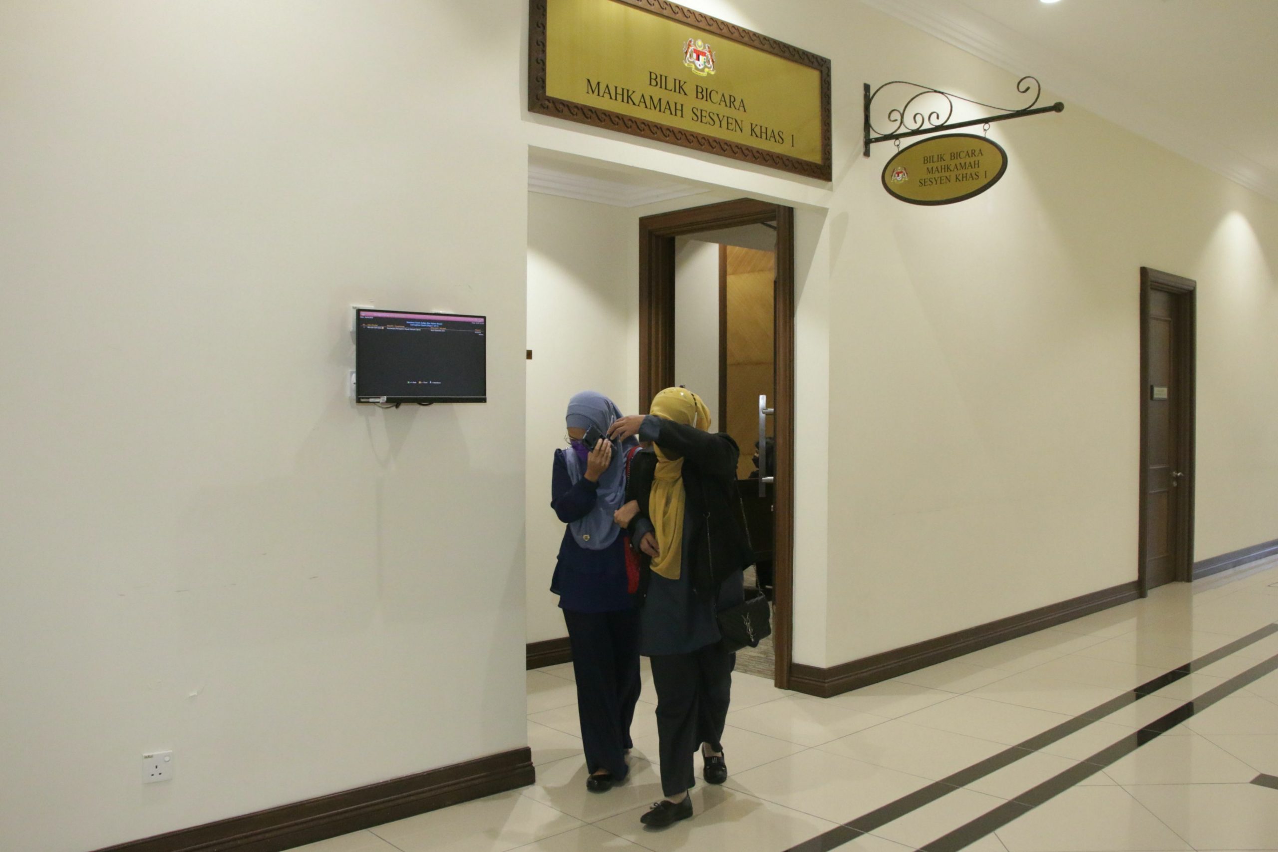 7pm再取代/造假文件骗逾7千万政府合约 反贪会2天控24人 1主嫌不认罪