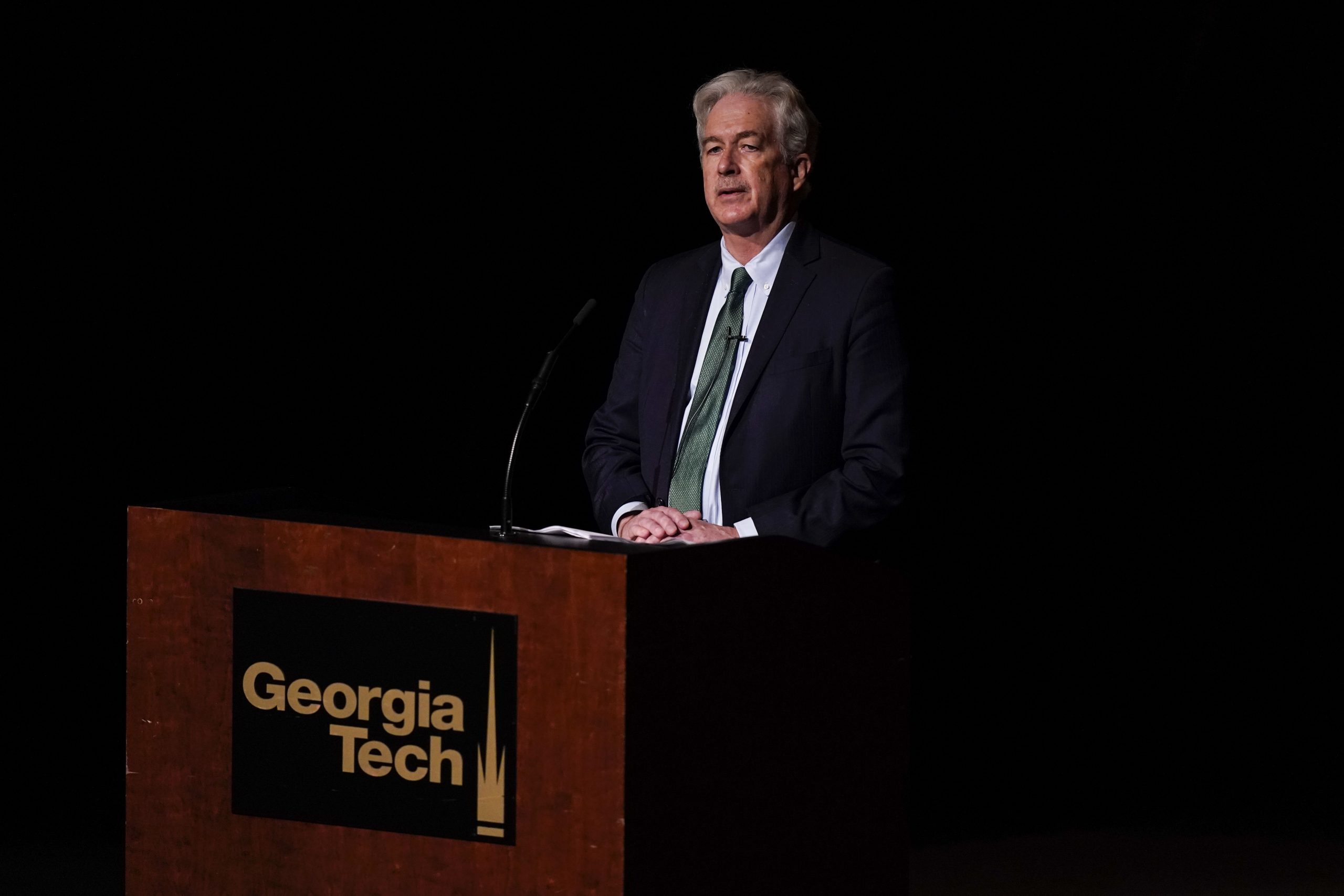 CIA局长:俄攻乌受挫致绝望 美不能轻视俄动用核武的可能性