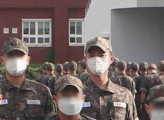 ​朴宝剑退伍正式回归  再任百想艺术大赏主持