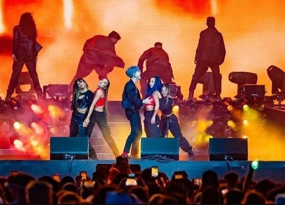 ​登科切拉冲推特世趋第一　 王嘉尔遭诬蔑假唱网骂造谣