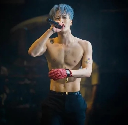 ​登科切拉冲推特世趋第一　 王嘉尔遭诬蔑假唱网骂造谣