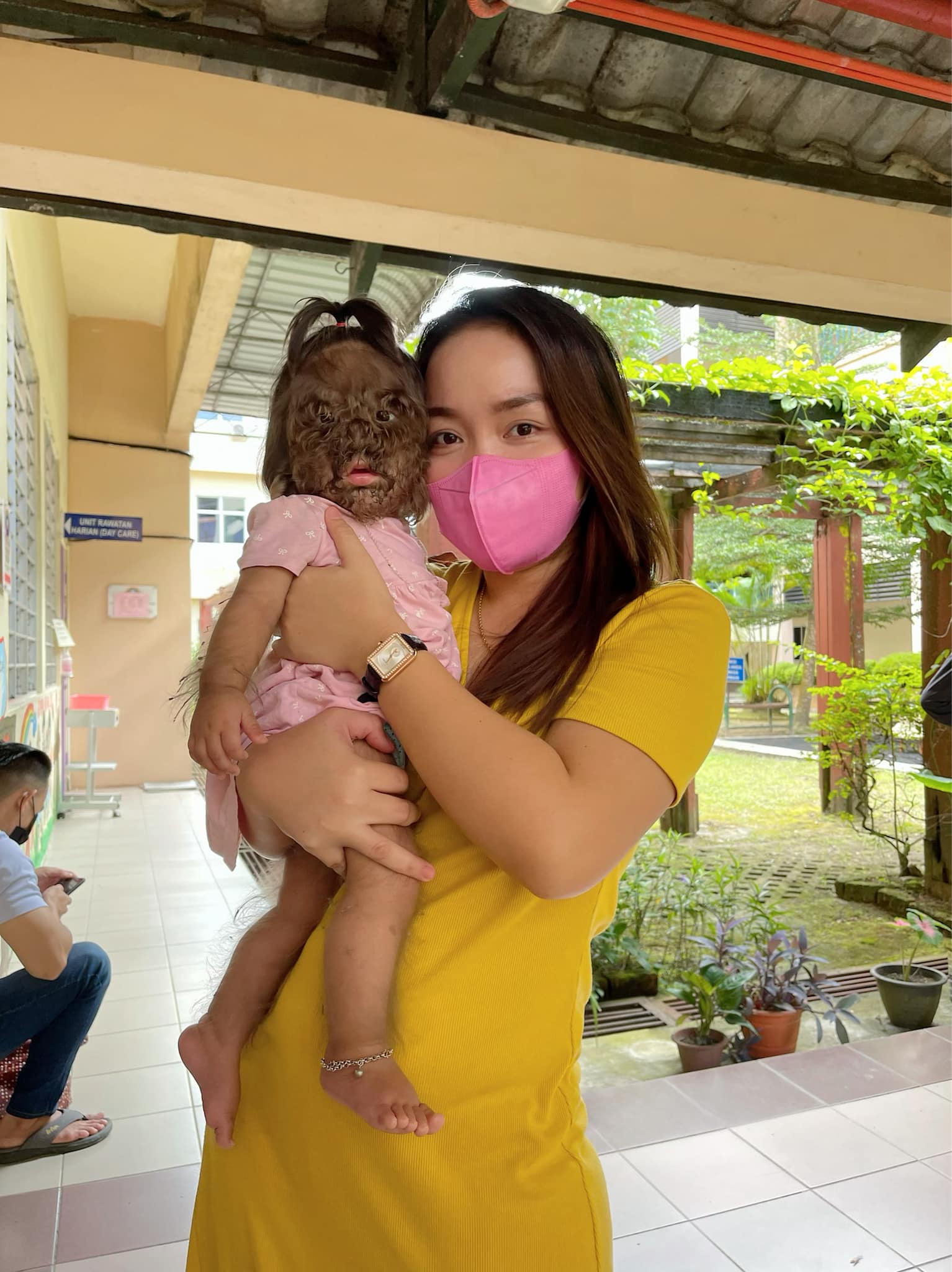 视频|萌娃全身毛发引关注 网民:“希望她健康长大且坚强”