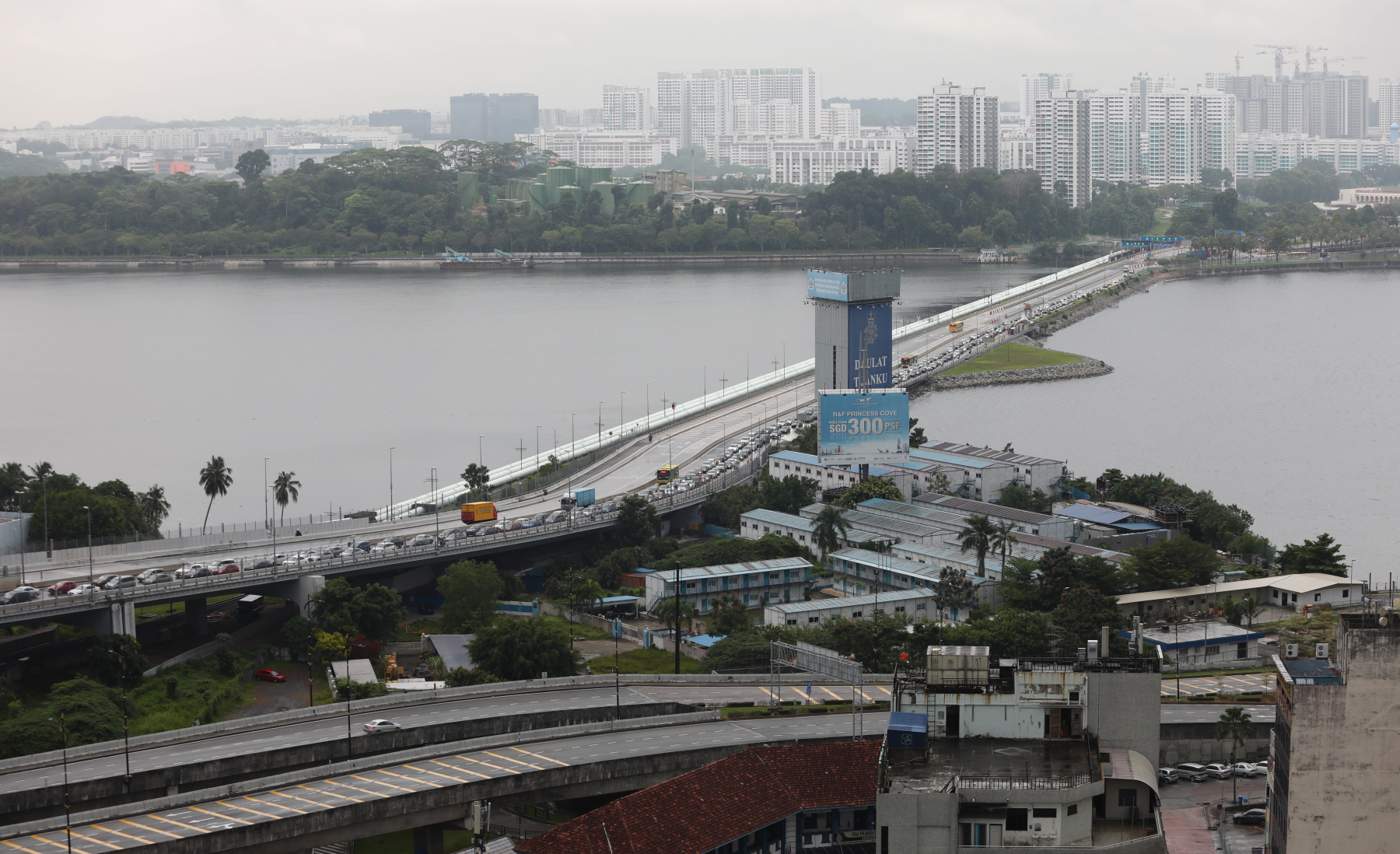 “我不想再往返了” 部分越堤族继续住狮城