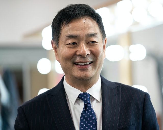 “要我追别人发梦吧” 宫雪花否认倒追濮存昕