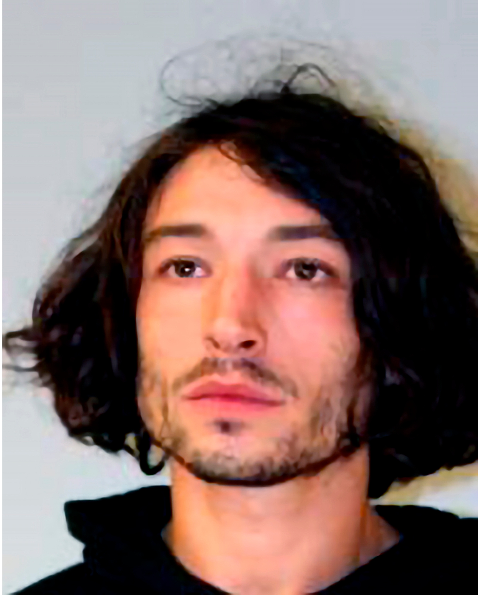 “闪电侠”又被捕！  拿椅砸伤人1个月内进警局2次 