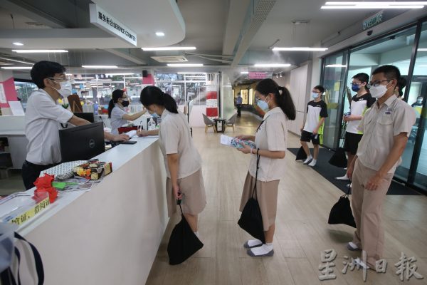 【现代学校图书馆02】 什么事情从此回不去了？