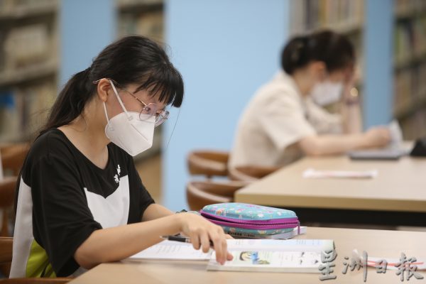 【现代学校图书馆02】 什么事情从此回不去了？