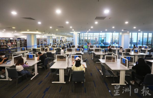 【现代学校图书馆03】 善用多媒体科技辅助，弹指间掌握知识