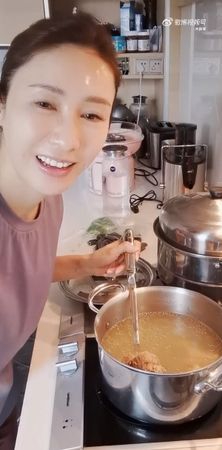 上海封城|黎姿隔离破30天 网喊“快回HK”