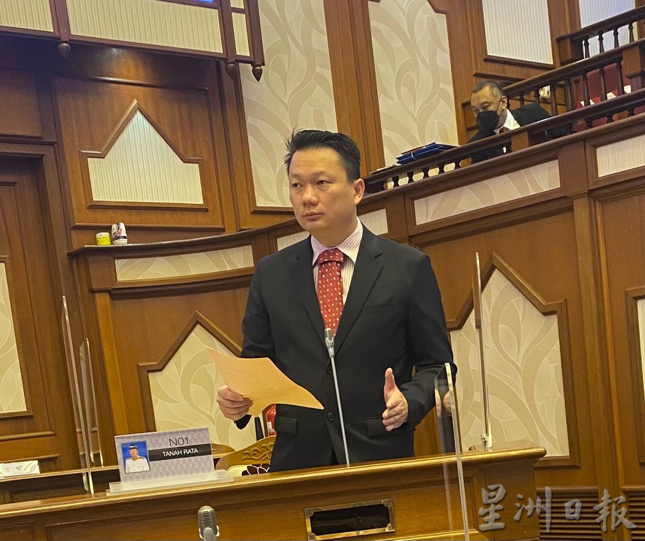 东:彭大臣:Pahang Corp及子公司不受总稽查司的稽查。