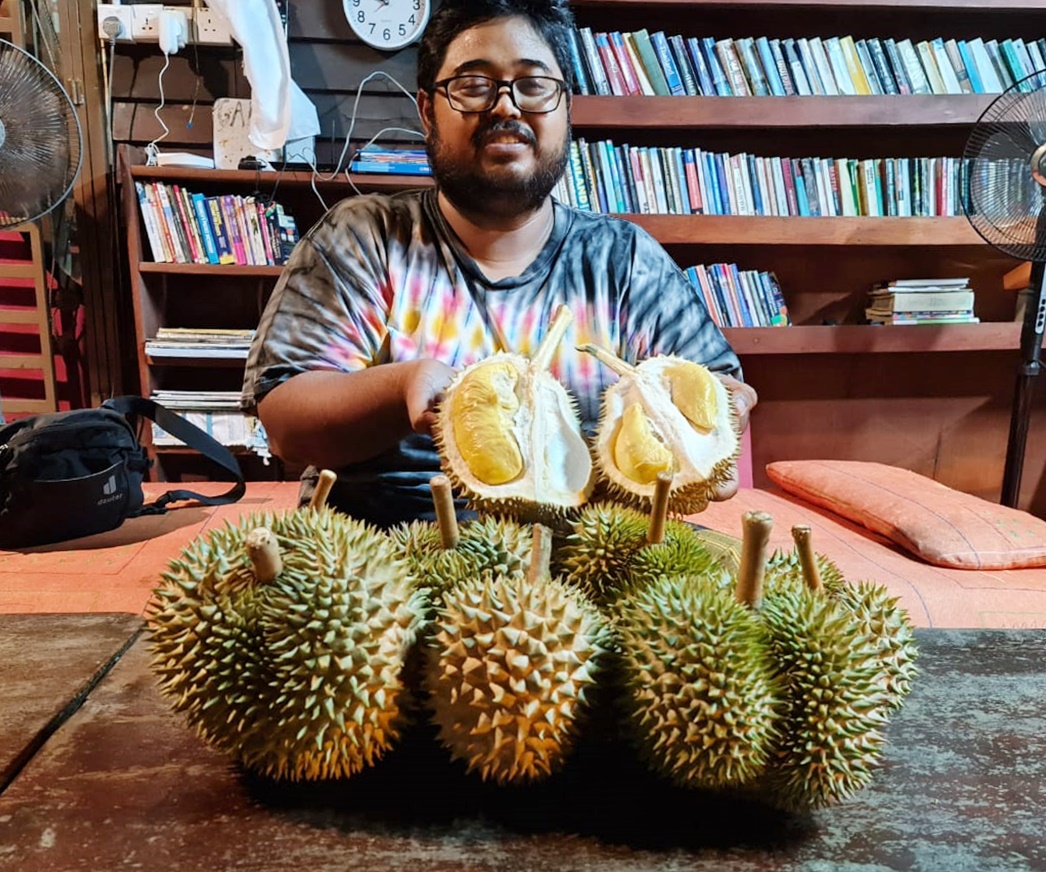 东：旅游业者求存备战