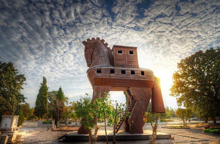 东：旅游业者求存备战