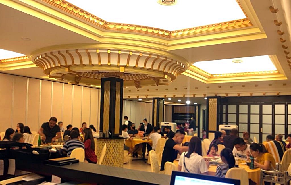 东:清明节带旺食店和祭品生意