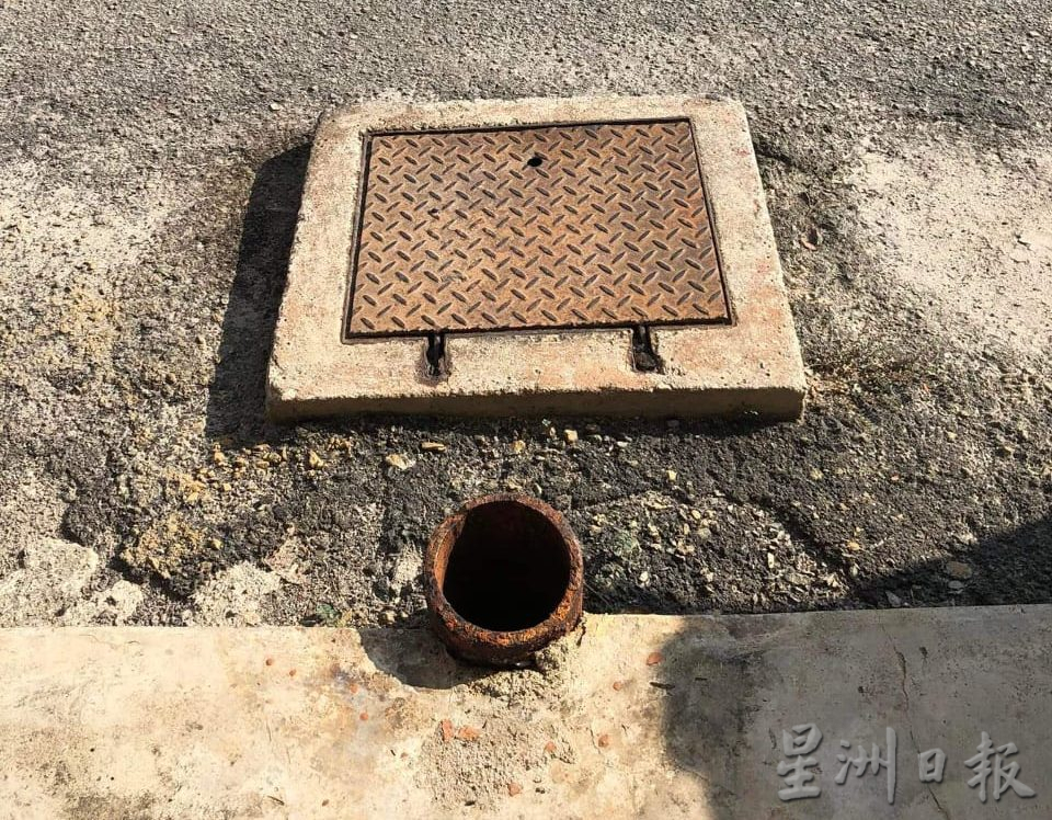 东:直凉佳雅路后巷消防栓不见·画上停车格