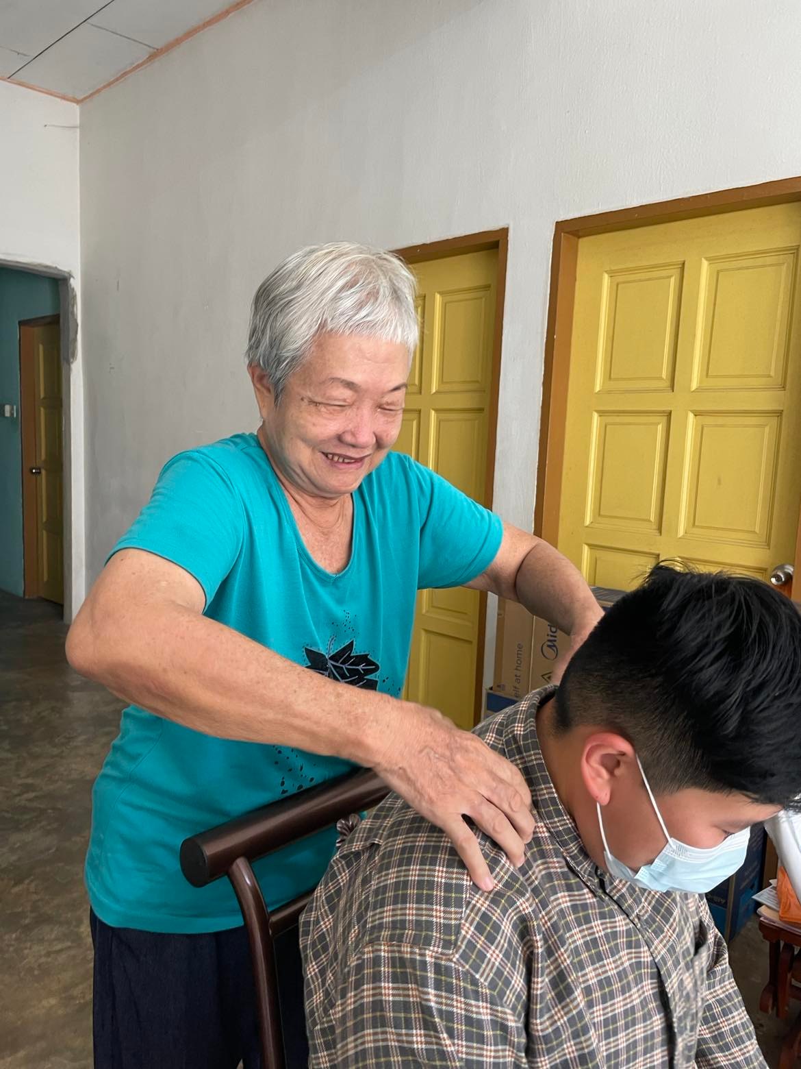 交大都会:有故事的人(4月19日见报):封庆容热衷习传统草药药理