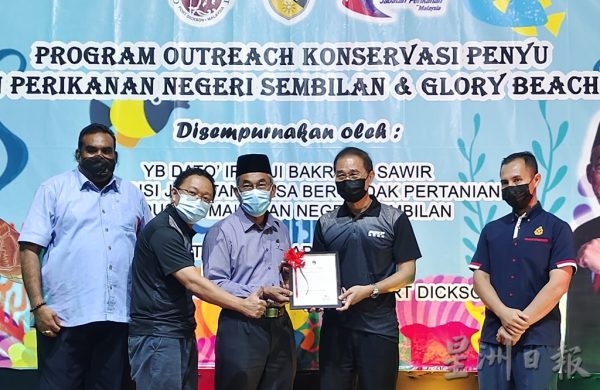 供FB/森渔业局首施“海龟标签”追踪系统,为保育海龟迈出新里程碑