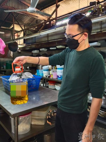 供fb:夜顺海鲜饭店遭恶意造谣使用“越南油”,业者澄清没这回事