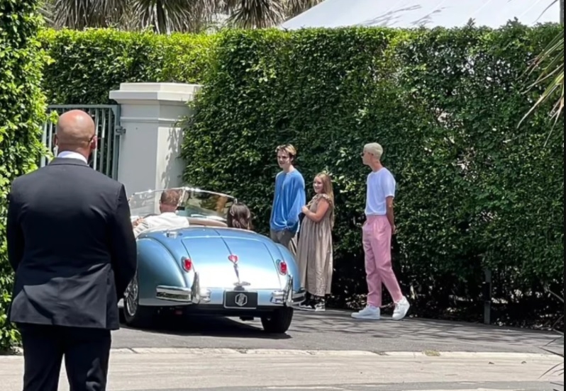 俄乌战火未息|砸逾千万办奢华婚礼  贝克汉姆长子被骂“恶心”