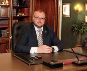 俄前官员一家三口死于豪华公寓 为情？为财？