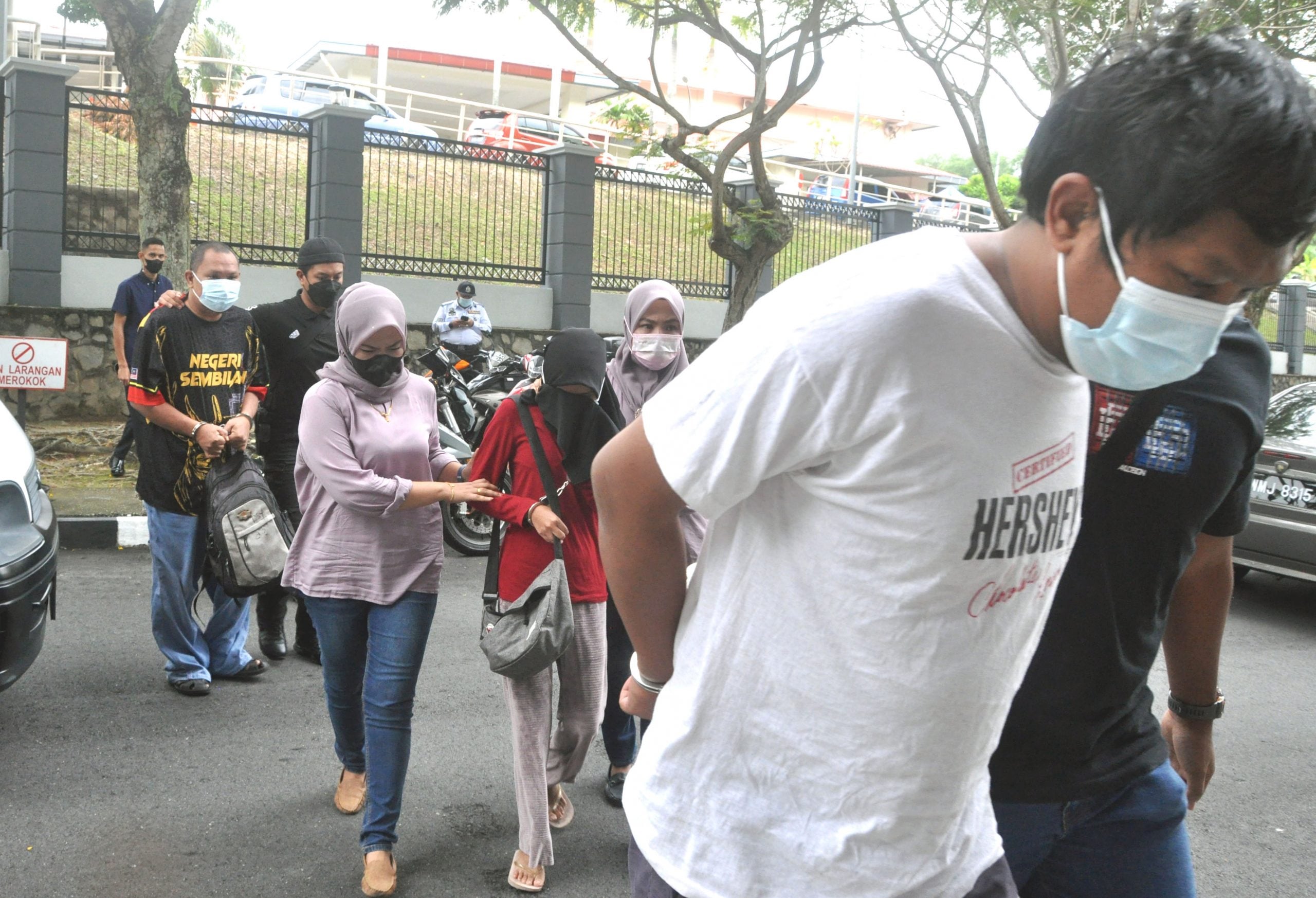 全国版:断崖岭弃女尸复揭发女童被埋尸案,父女嫌犯今被控谋杀