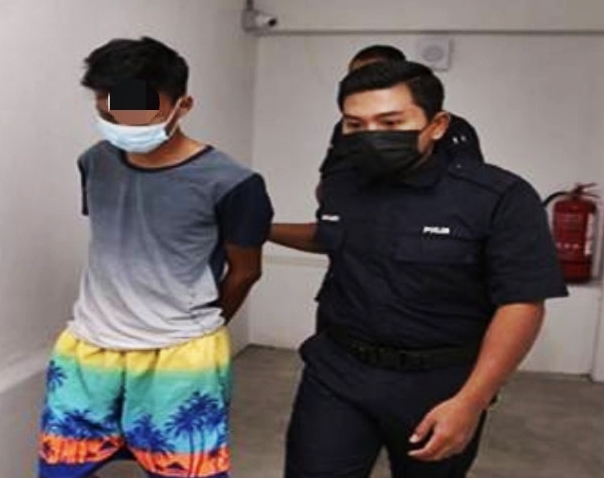 全国：丹州一名男子涉嫌强奸一名少女，还将裸照传给女子的家人，被控上万捷地庭时不认罪。