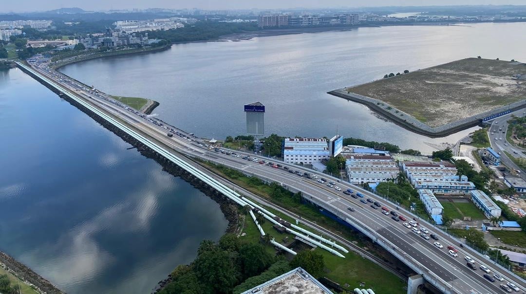 全国：开斋节连假，新柔长堤新山关卡下午4时开始涌现长长车龙