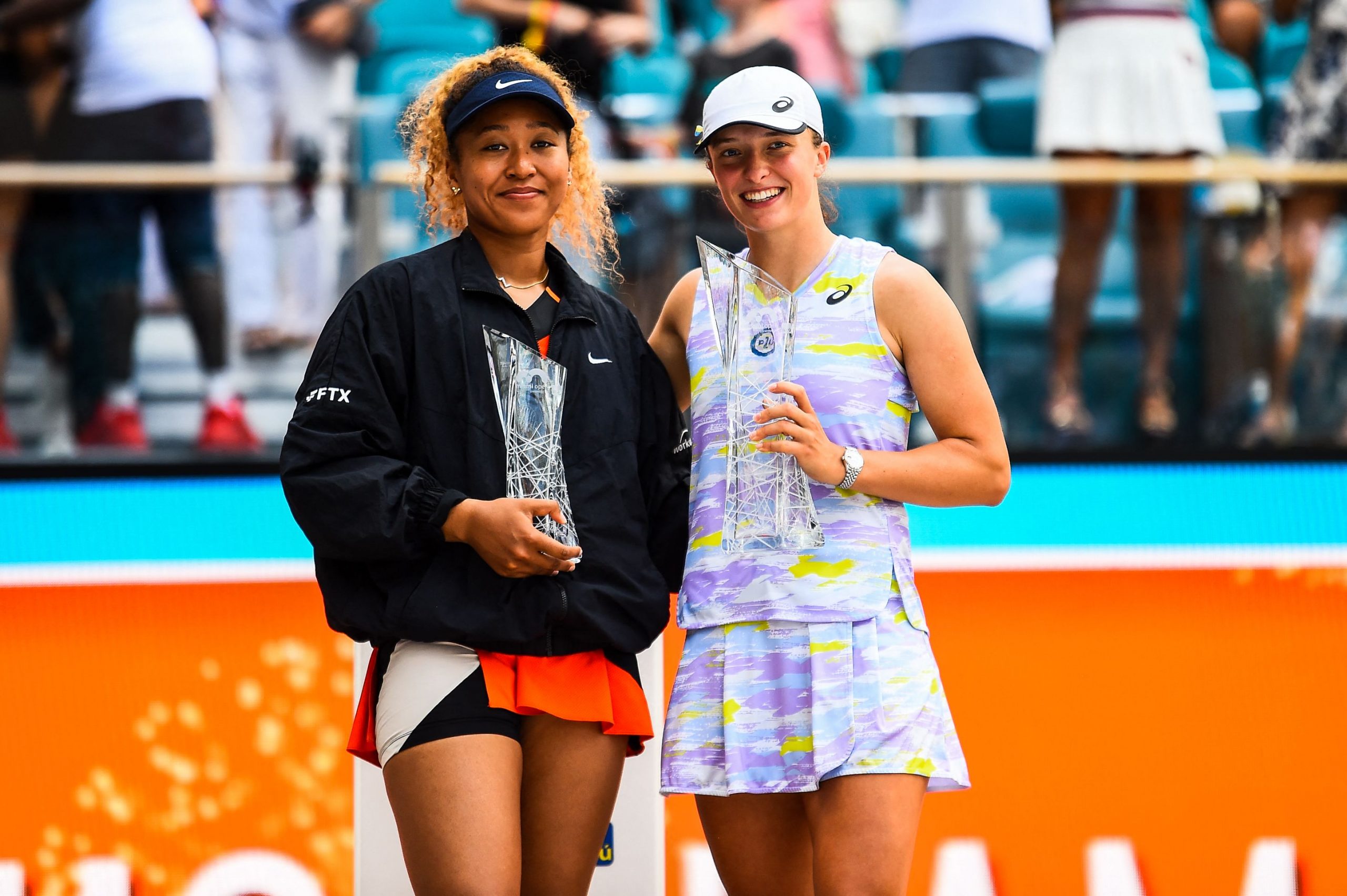 决赛送蛋大坂豪夺17连胜  斯瓦泰克挟阳光双冠登顶世界