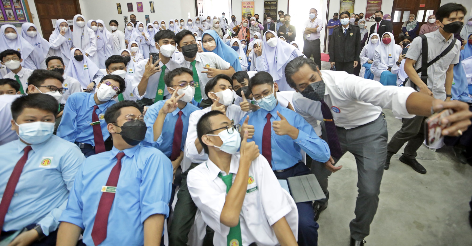 凯里将亲自见烟草业者·执法单位将配合“大战”黑烟