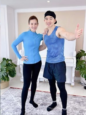 刘耕宏夫妇直播被强制关闭 网曝:穿着太性感了