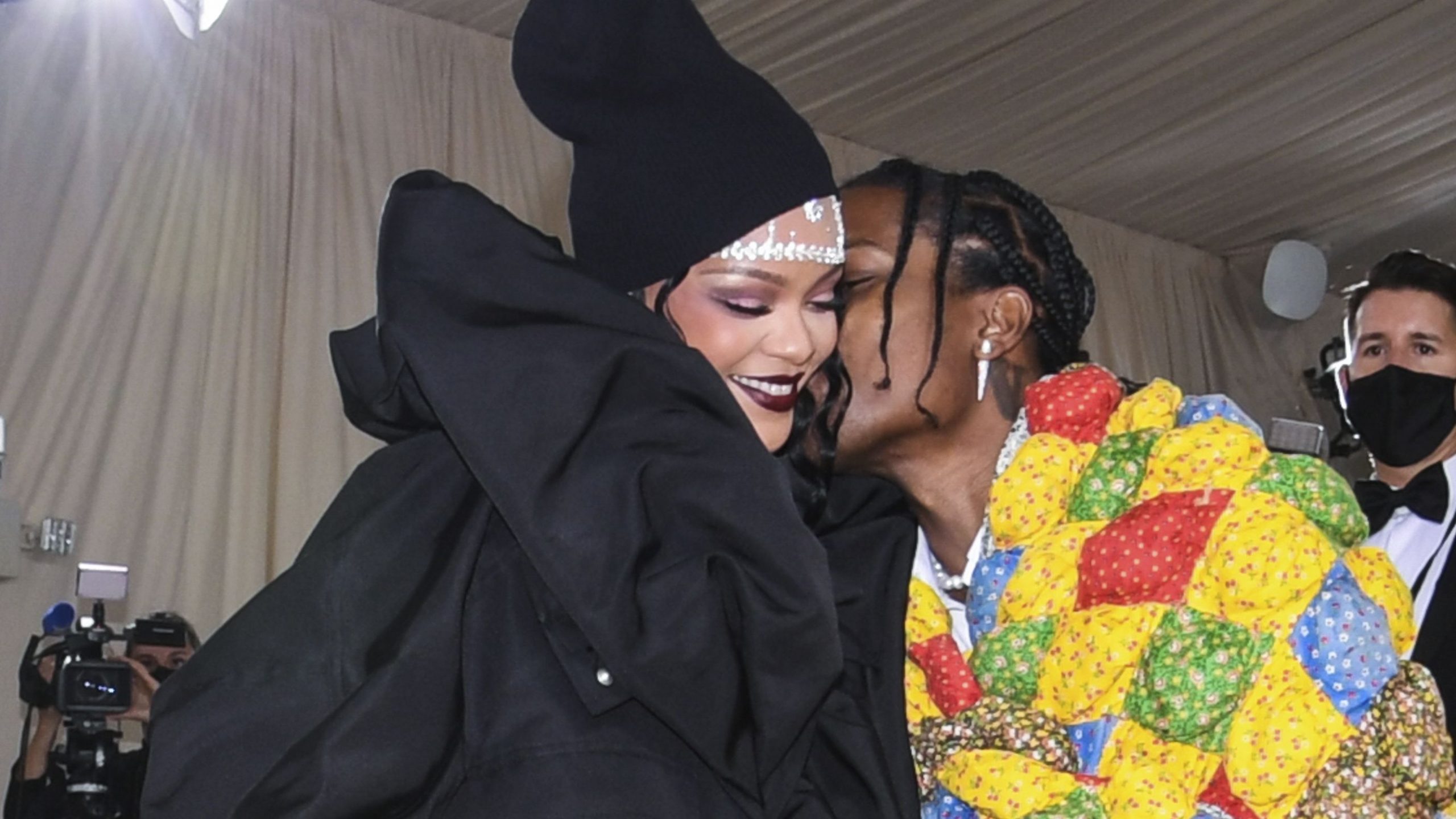 刚挺过劈腿分手流言 蕾哈娜孩子的爸开枪射人在她眼前遭捕