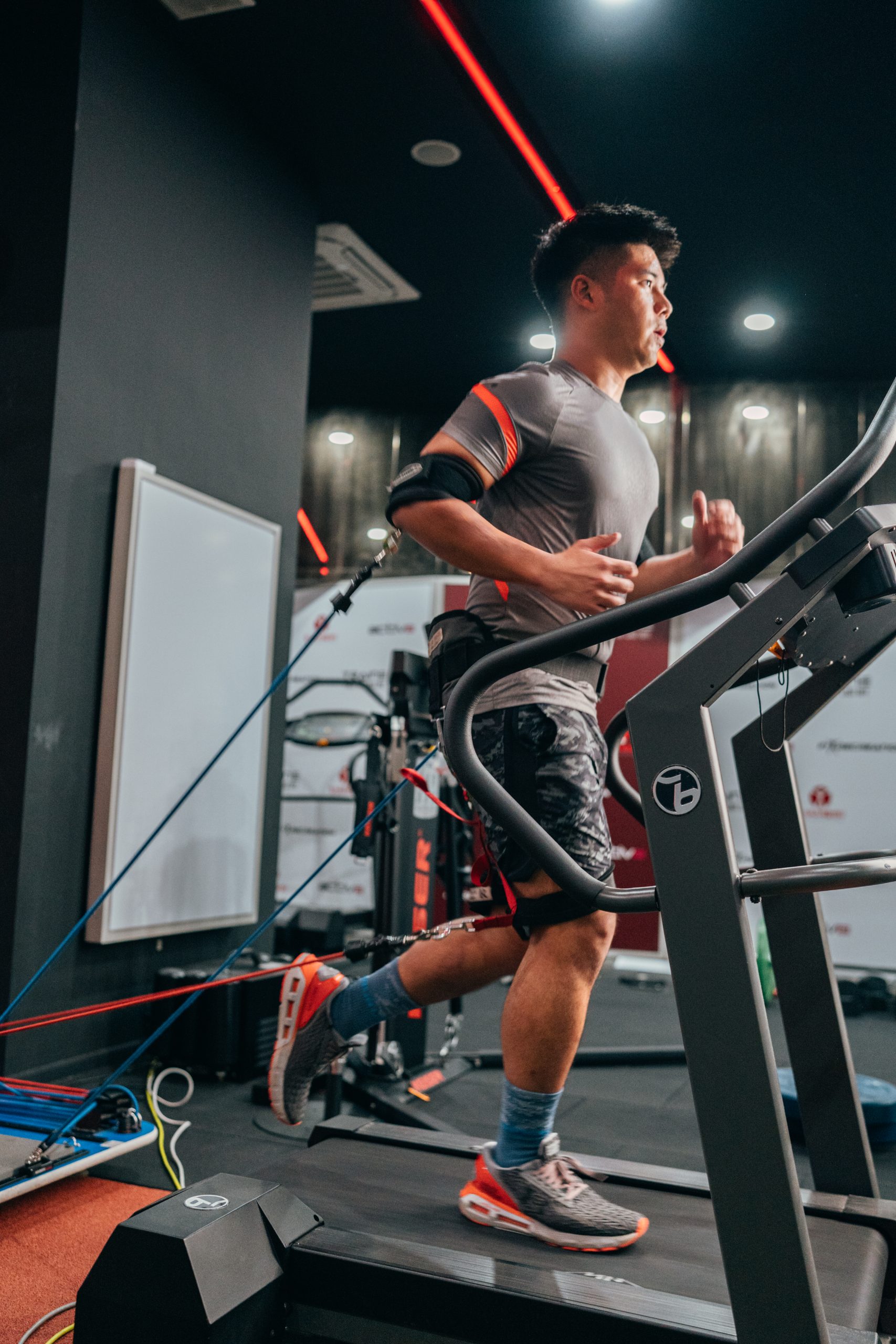 北极超马|  刘俊腾为爱滋受害童跑  严寒下的一股暖意