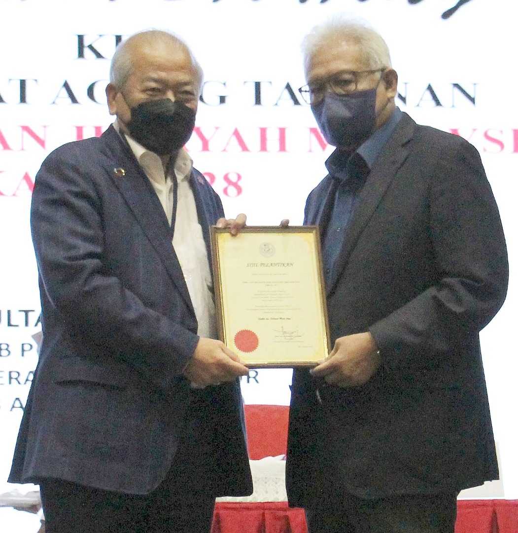 华总会长吴添泉与财政陈建顺受委大马防范罪案基金会沙巴与吉隆坡联委会主席