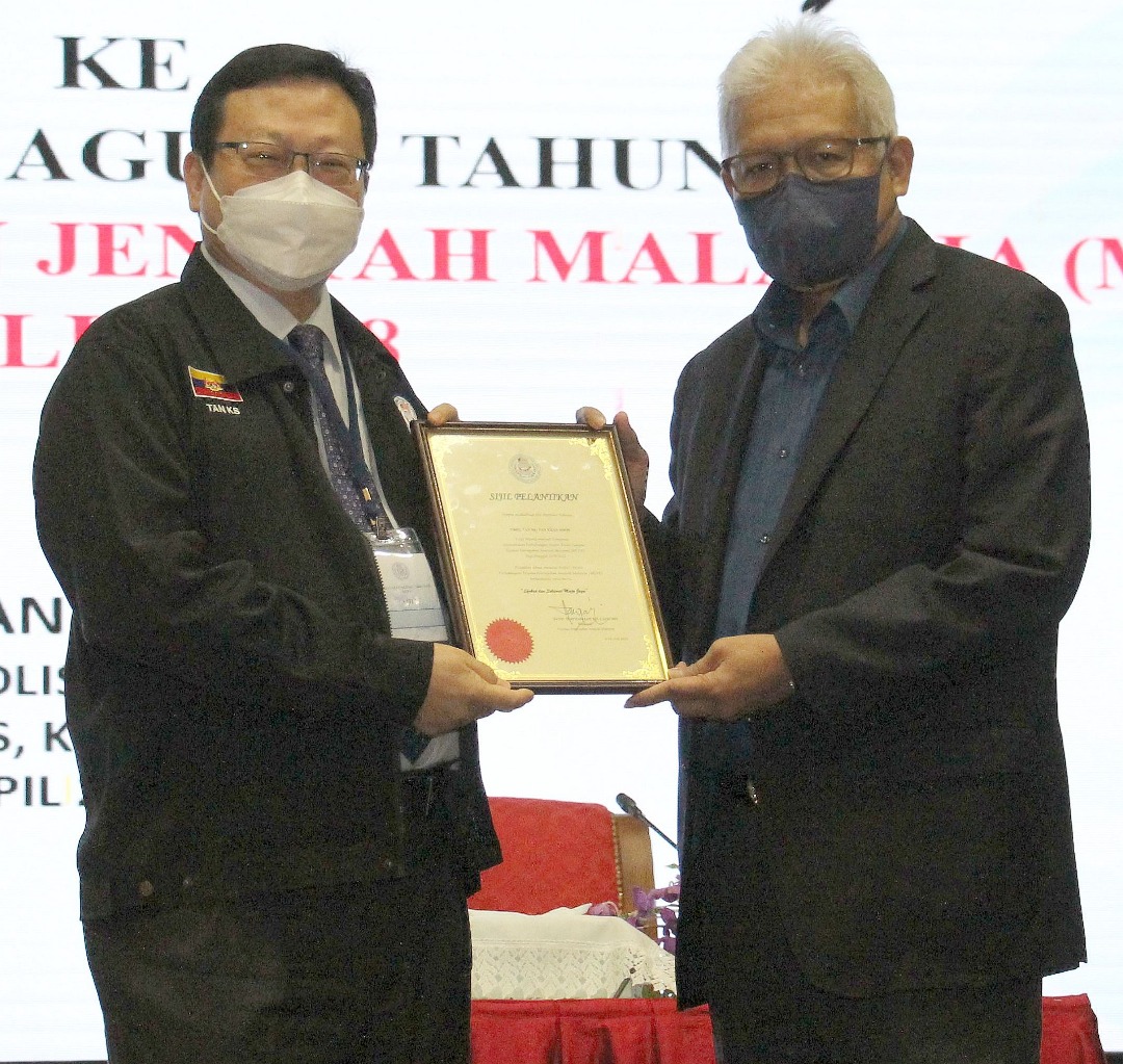 华总会长吴添泉与财政陈建顺受委大马防范罪案基金会沙巴与吉隆坡联委会主席