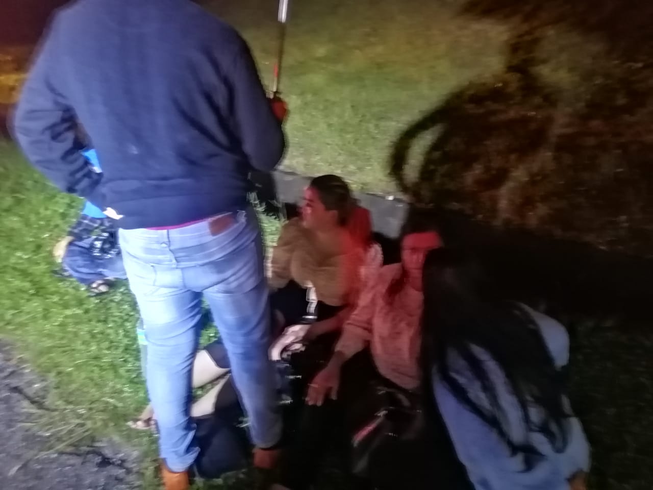 南北大道5车连环撞 13人受伤