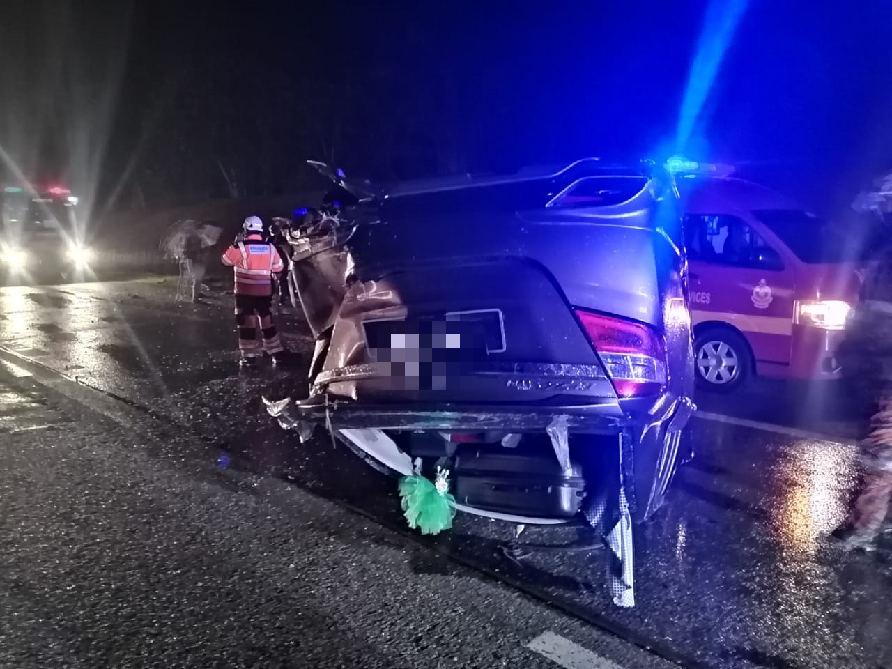 南北大道5车连环撞 13人受伤