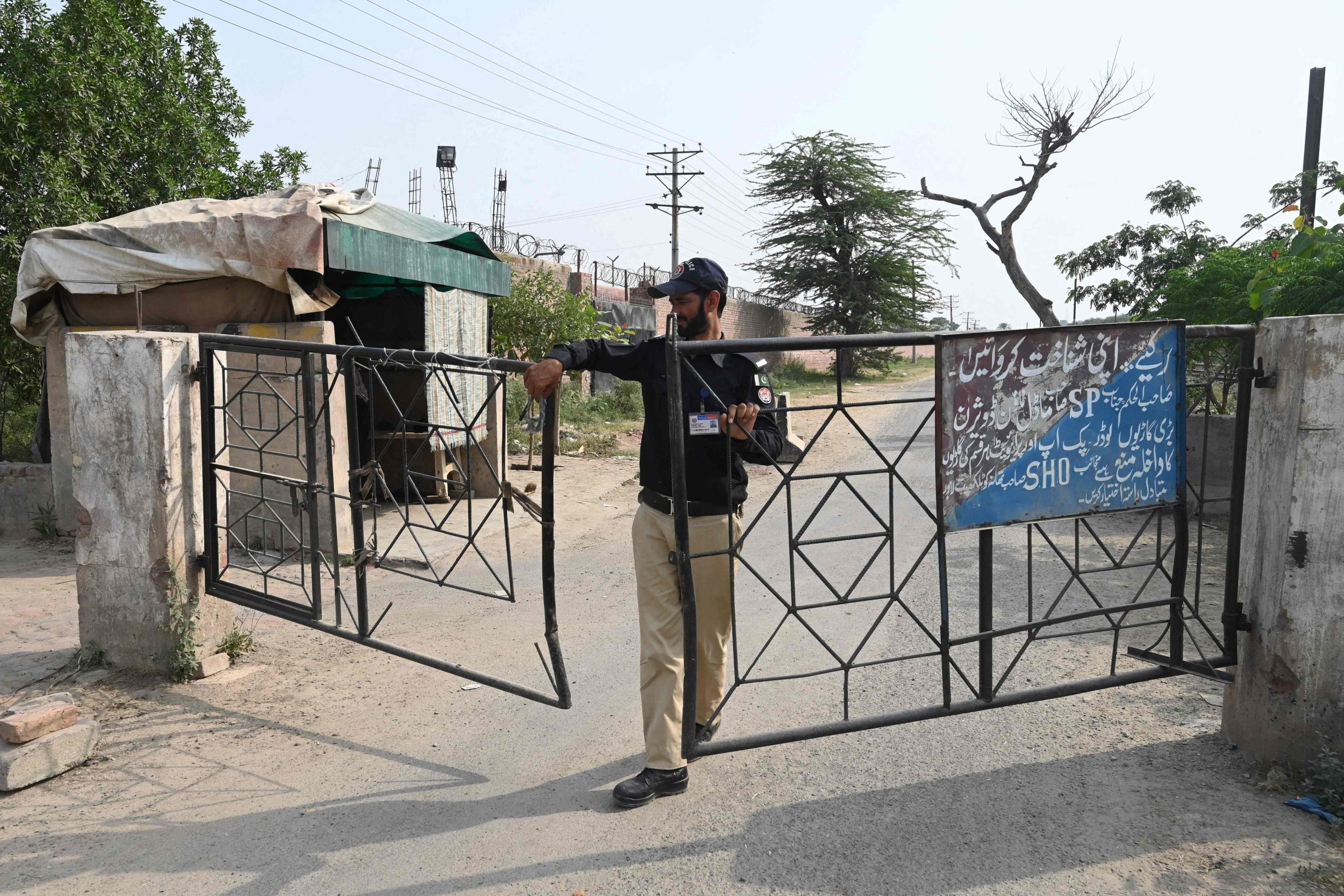 厂房经理被指“亵渎神明”被残杀 巴国6男被判死刑