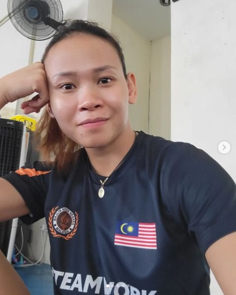 厕所马桶水箱砸伤脚  小潘伤势无碍心有余悸