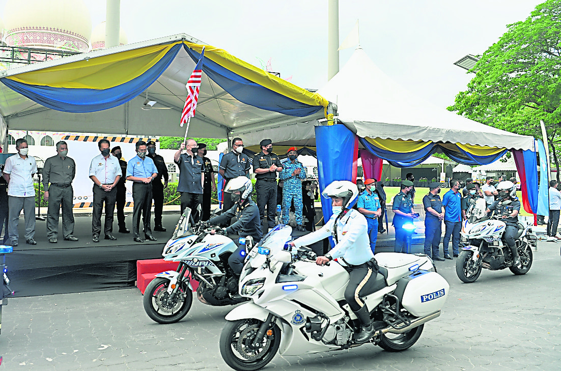 取代夜报 / （所有综合）魏家祥谈微型机动车辆、机票和活动文