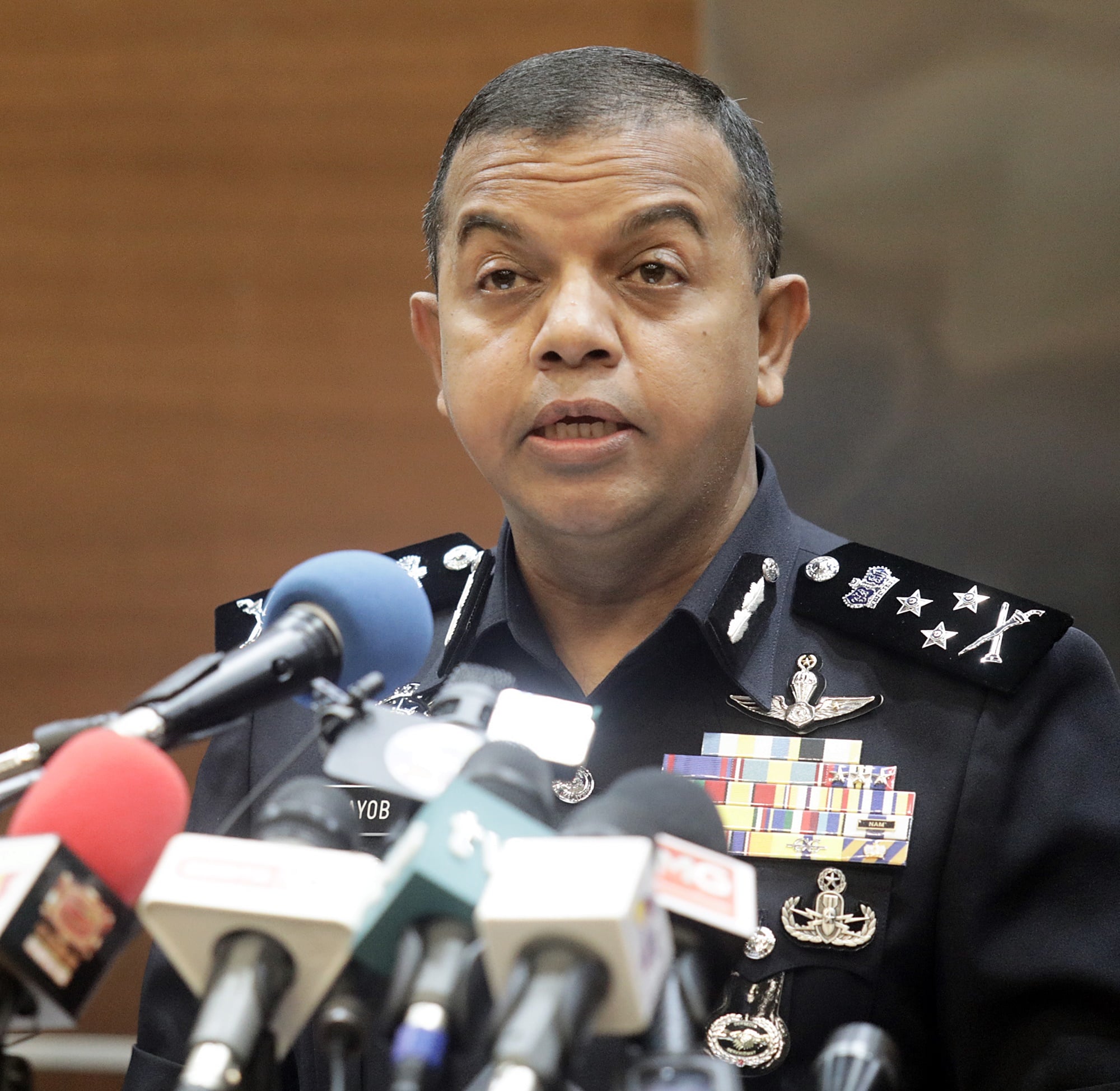 合法种植哥冬树·警队依循内阁决定执法·修改法令非易事